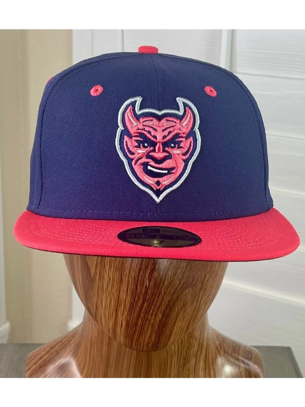 New Era 59Fifty MiLB Demonios de Des Moines Navy/Red Fitted Baseball Hat Size 7
